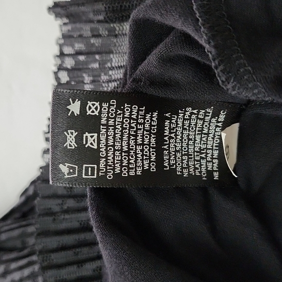 RW&CO Women's Black Sheer Lace Top Subtle Stripes Capped Short Sleeves Sz Small - Picture 12 of 16